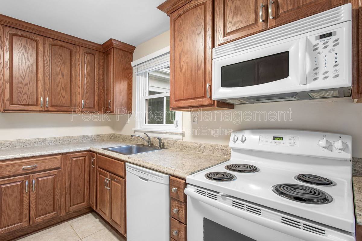 House for rent at 8514 Wetherly Dr, Henrico, VA 23229