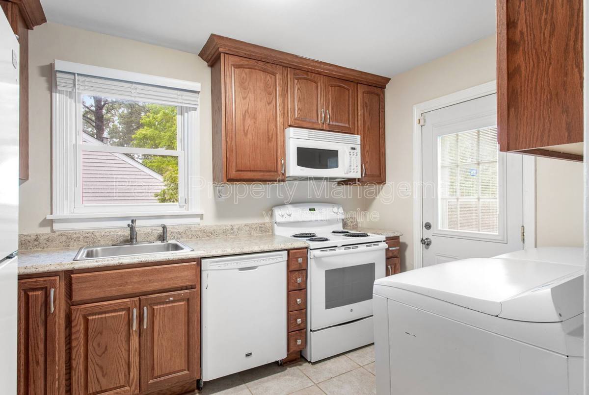 House for rent at 8514 Wetherly Dr, Henrico, VA 23229
