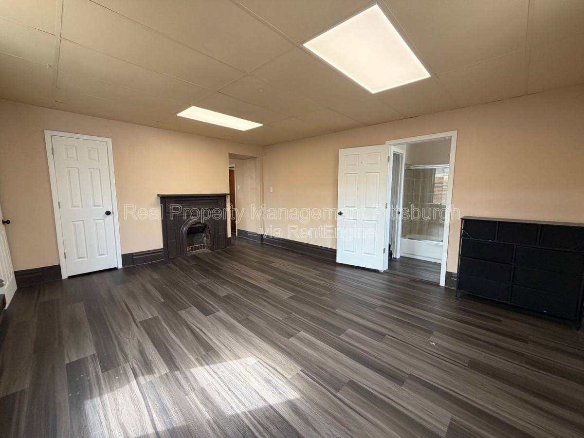 Apartment for rent at 671 5th St, Oakmont, PA 15139