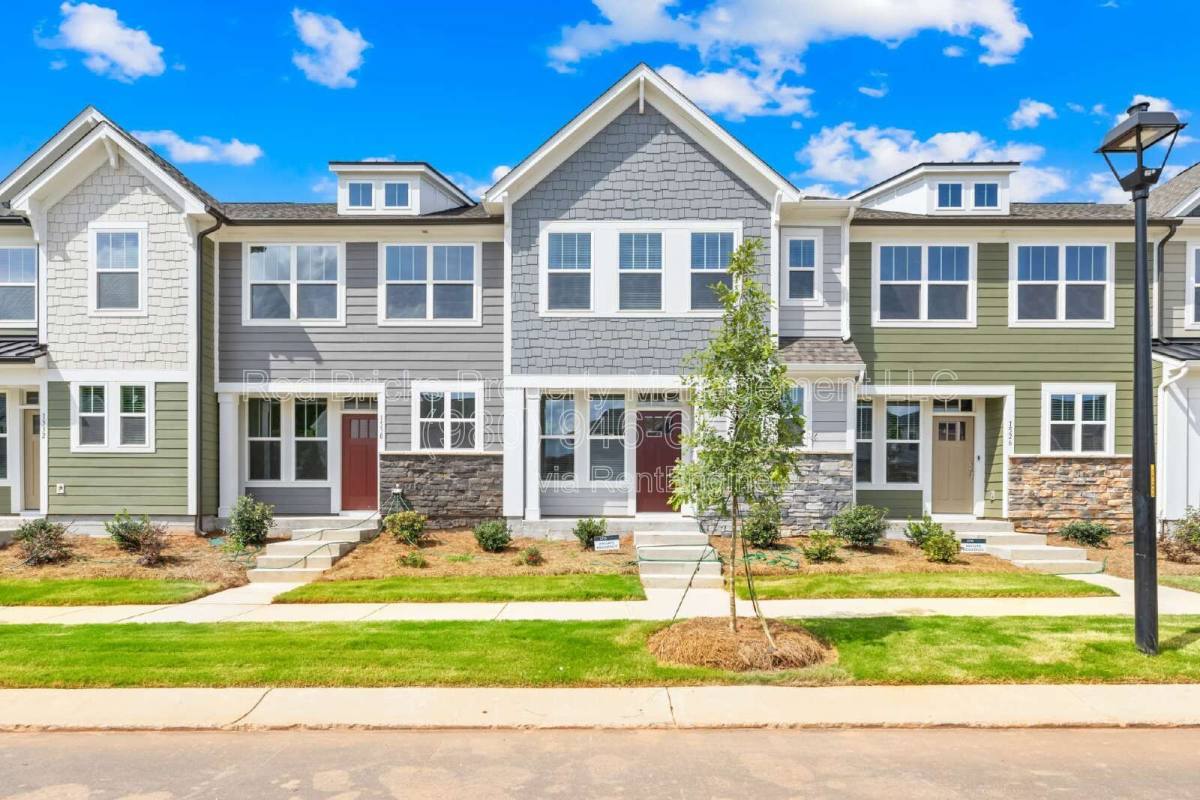 Townhouse for rent at 1528 Cedar Tree Dr, Belmont, NC 28012