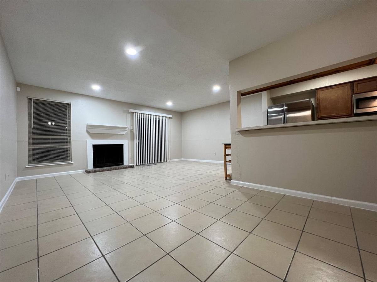 Townhouse for rent at 2130 Greenbriar Colony Dr, Houston, TX 77032