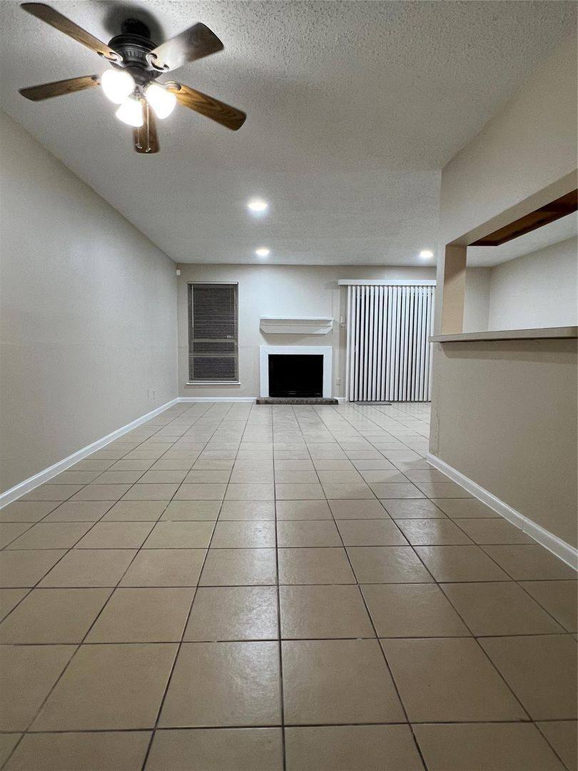 Townhouse for rent at 2130 Greenbriar Colony Dr, Houston, TX 77032