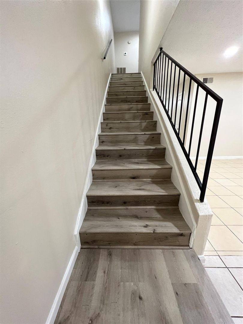 Townhouse for rent at 2130 Greenbriar Colony Dr, Houston, TX 77032