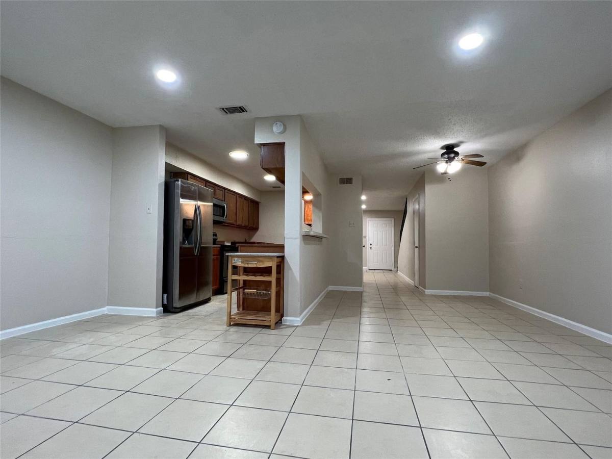 Townhouse for rent at 2130 Greenbriar Colony Dr, Houston, TX 77032