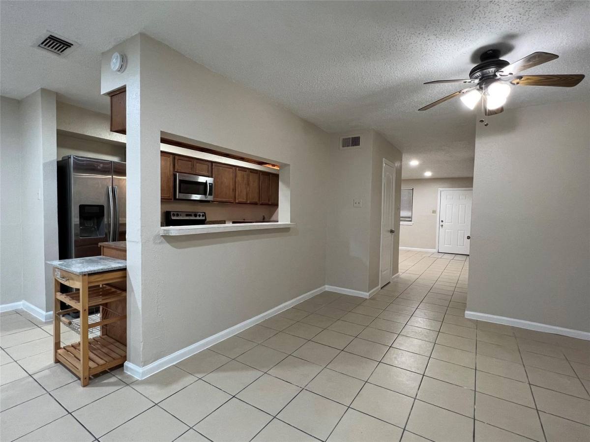 Townhouse for rent at 2130 Greenbriar Colony Dr, Houston, TX 77032