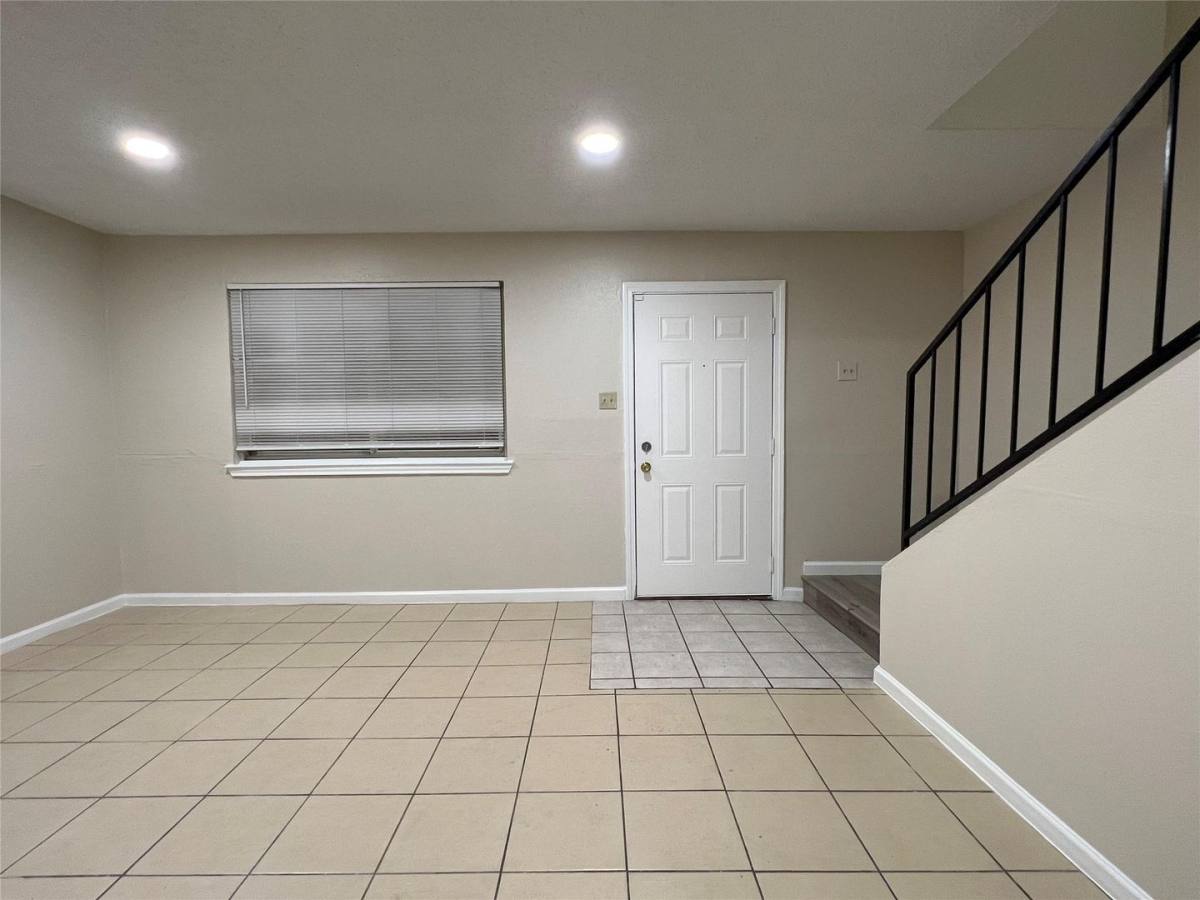 Townhouse for rent at 2130 Greenbriar Colony Dr, Houston, TX 77032