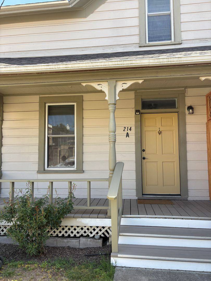 Apartment for rent at 214 Walnut St, Petaluma, CA 94952