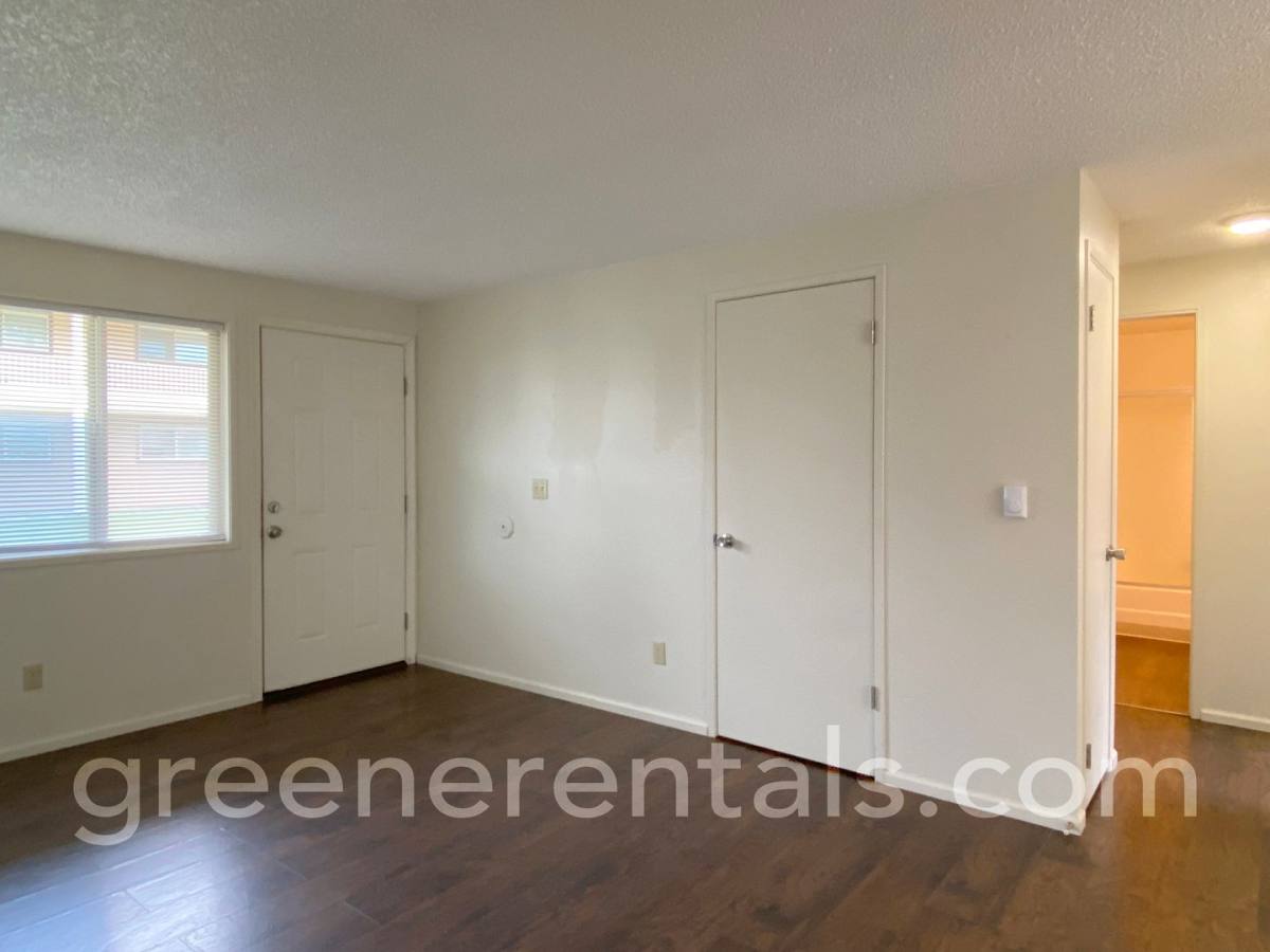 Apartment for rent at 1201 & 1205 W Main St, Elma, WA 98541