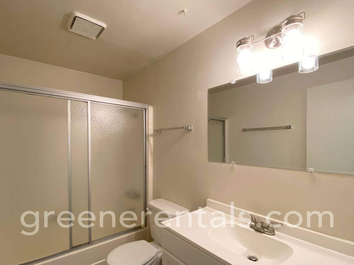Apartment for rent at 1201 & 1205 W Main St, Elma, WA 98541