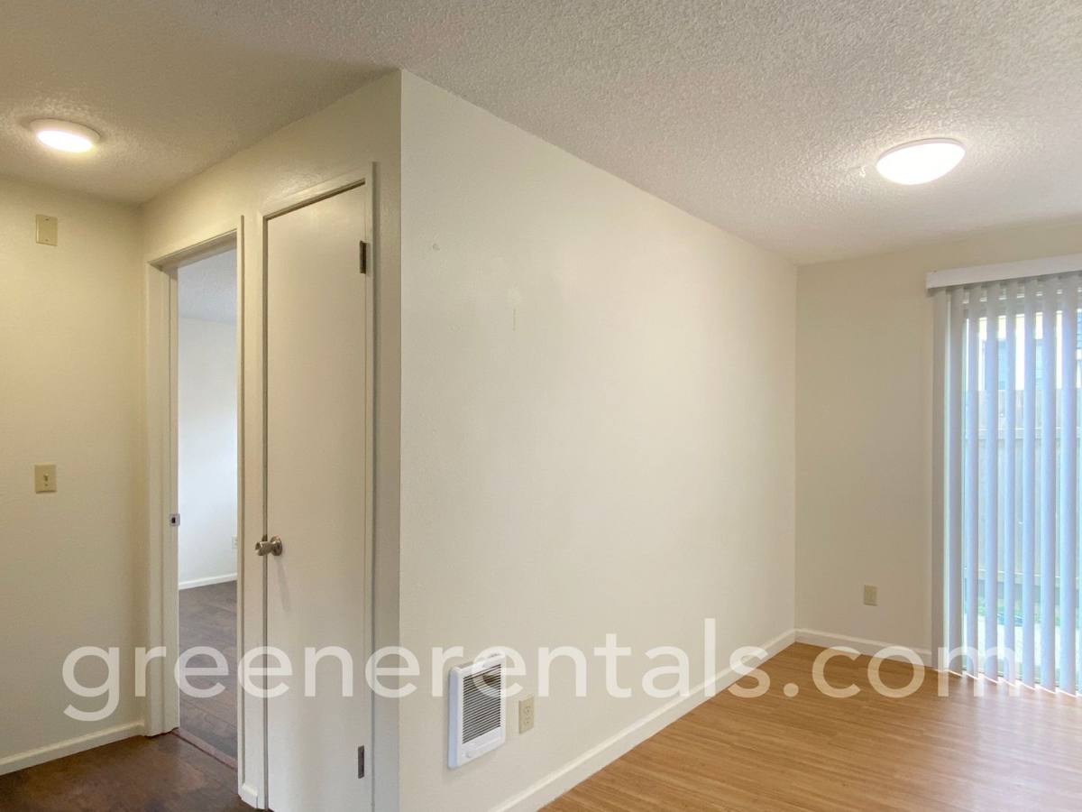 Apartment for rent at 1201 & 1205 W Main St, Elma, WA 98541