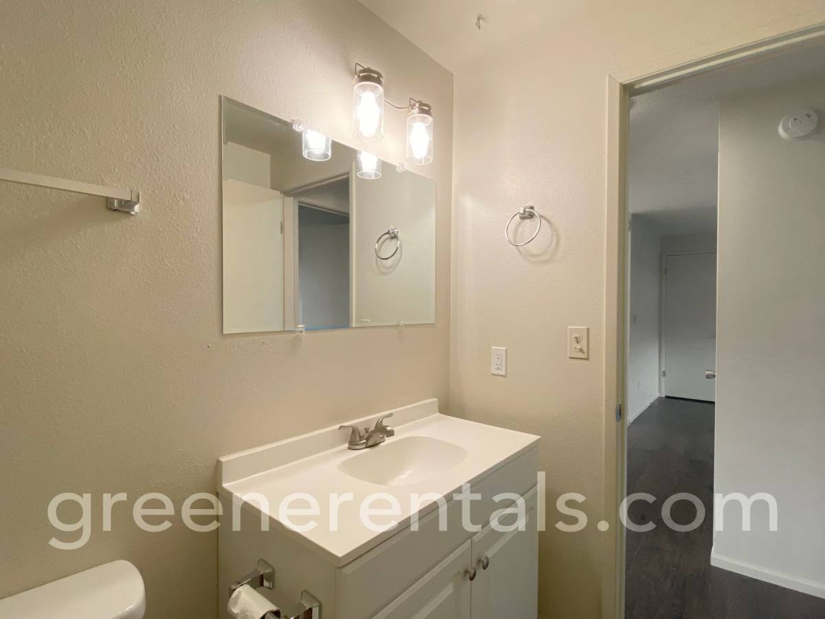 Apartment for rent at 1201 & 1205 W Main St, Elma, WA 98541