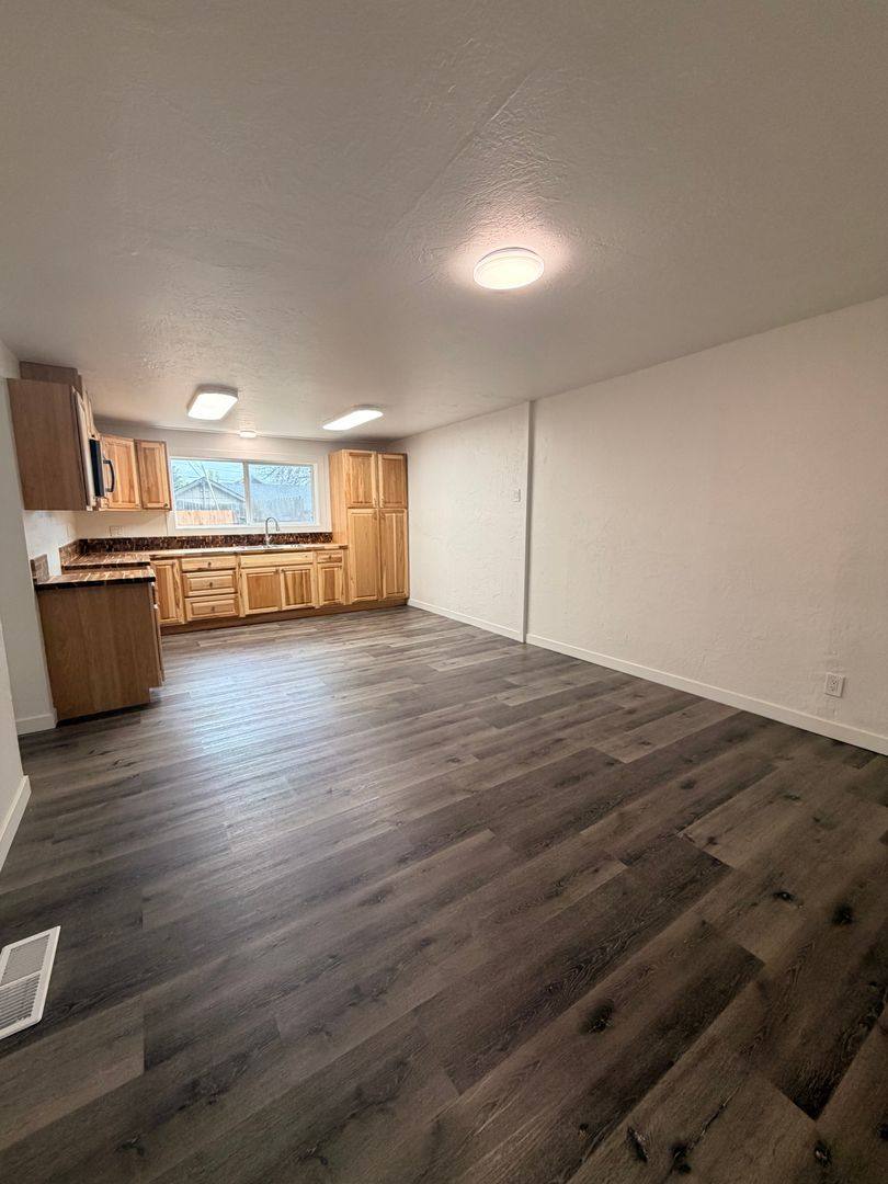 House for rent at 79916 Highway 99, Cottage Grove, OR 97424