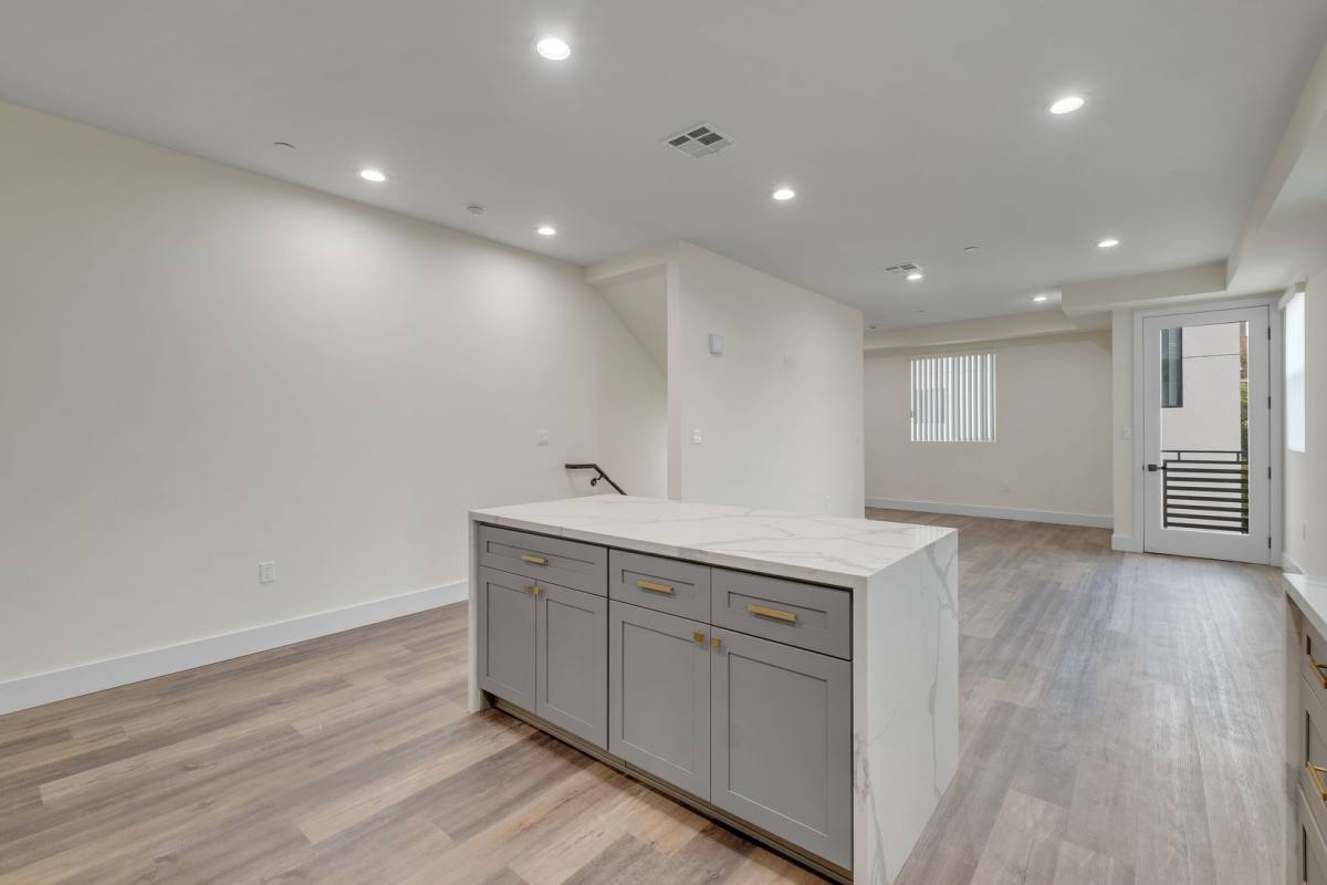 Townhouse for rent at 11619 Ayres Ave, Los Angeles, CA 90064