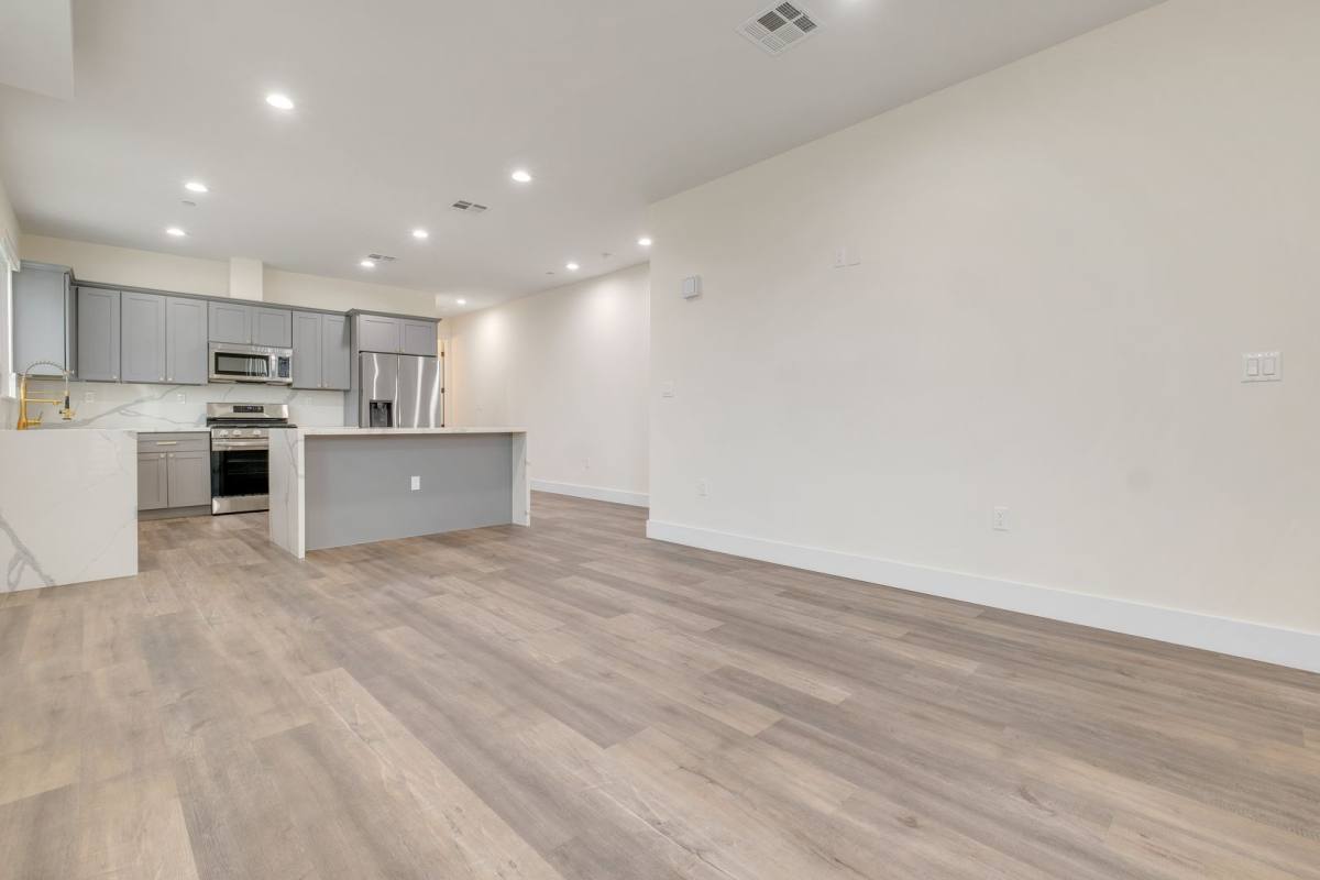 Townhouse for rent at 11619 Ayres Ave, Los Angeles, CA 90064