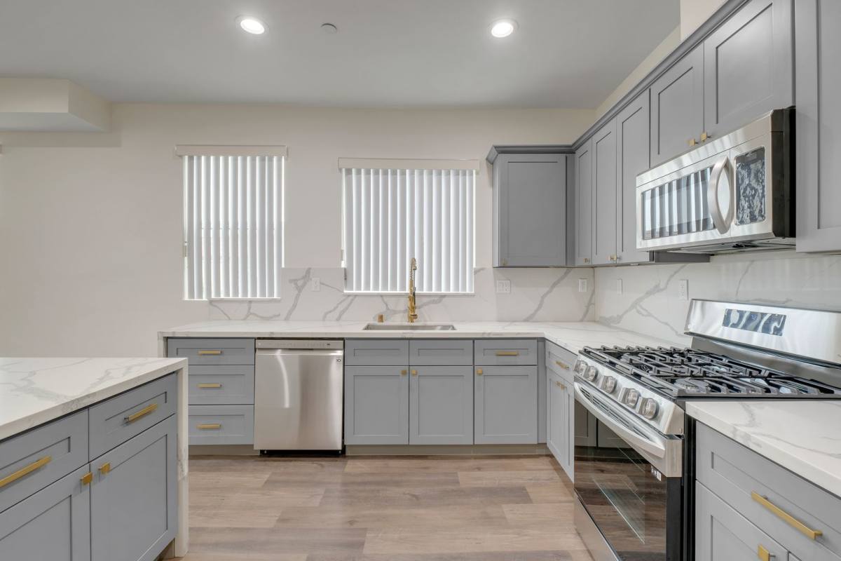 Townhouse for rent at 11619 Ayres Ave, Los Angeles, CA 90064
