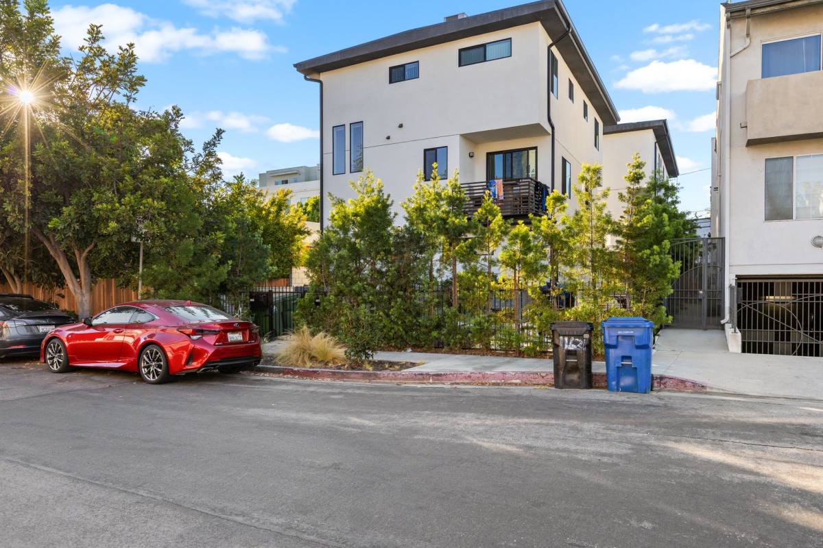 Townhouse for rent at 11619 Ayres Ave, Los Angeles, CA 90064