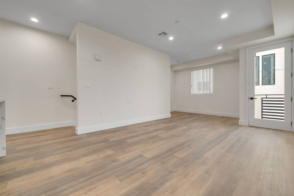 Townhouse for rent at 11619 Ayres Ave, Los Angeles, CA 90064