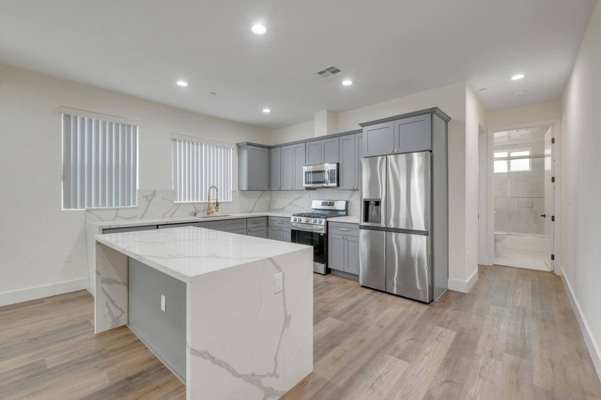 Townhouse for rent at 11619 Ayres Ave, Los Angeles, CA 90064