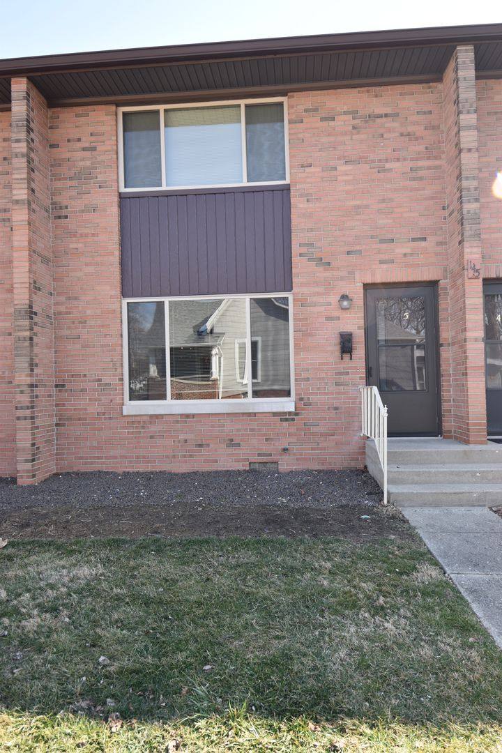 Apartment for rent at 145 N Spring St, Greenfield, IN 46140