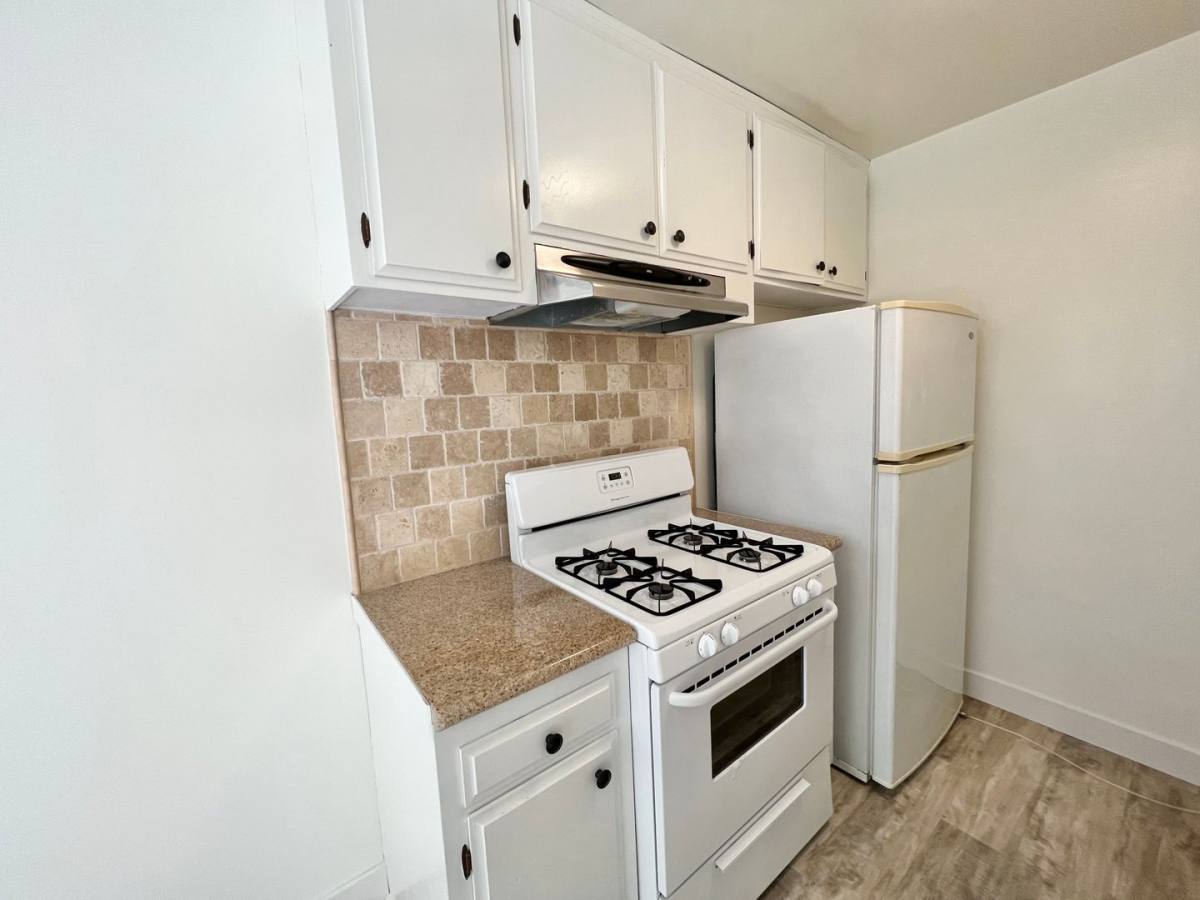 Apartment for rent at 3746 Canfield Ave, Los Angeles, CA 90034
