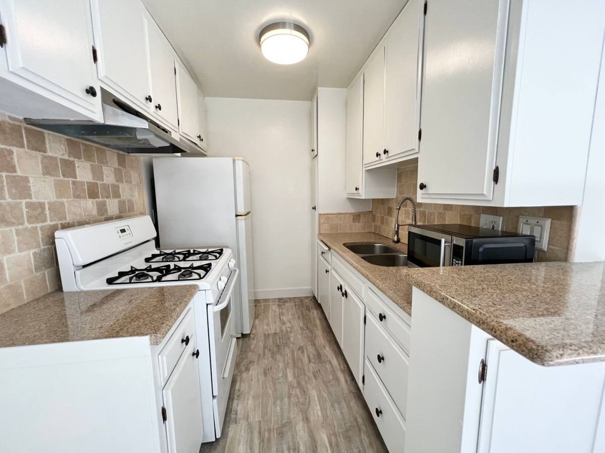 Apartment for rent at 3746 Canfield Ave, Los Angeles, CA 90034