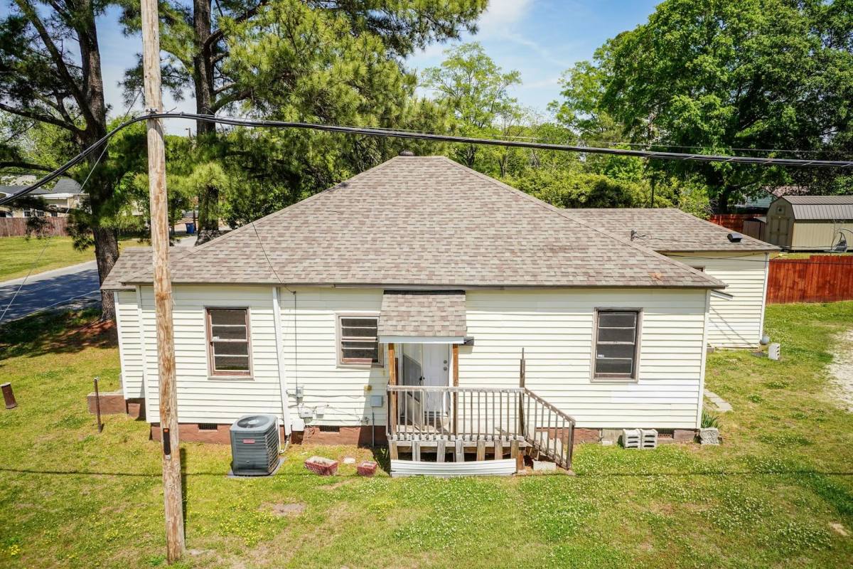 Apartment for rent at 909 S McKay Ave, Dunn, NC 28334