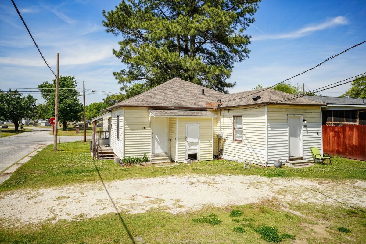 Apartment for rent at 909 S McKay Ave, Dunn, NC 28334