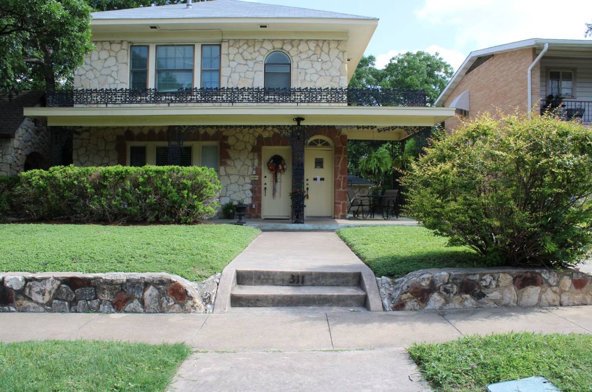 Apartment for rent at 311 E Rosewood Ave #102, San Antonio, TX 78212