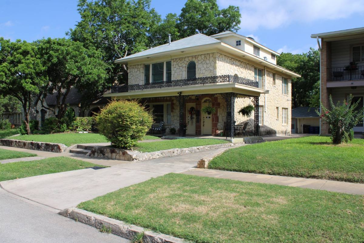 Apartment for rent at 311 E Rosewood Ave #102, San Antonio, TX 78212