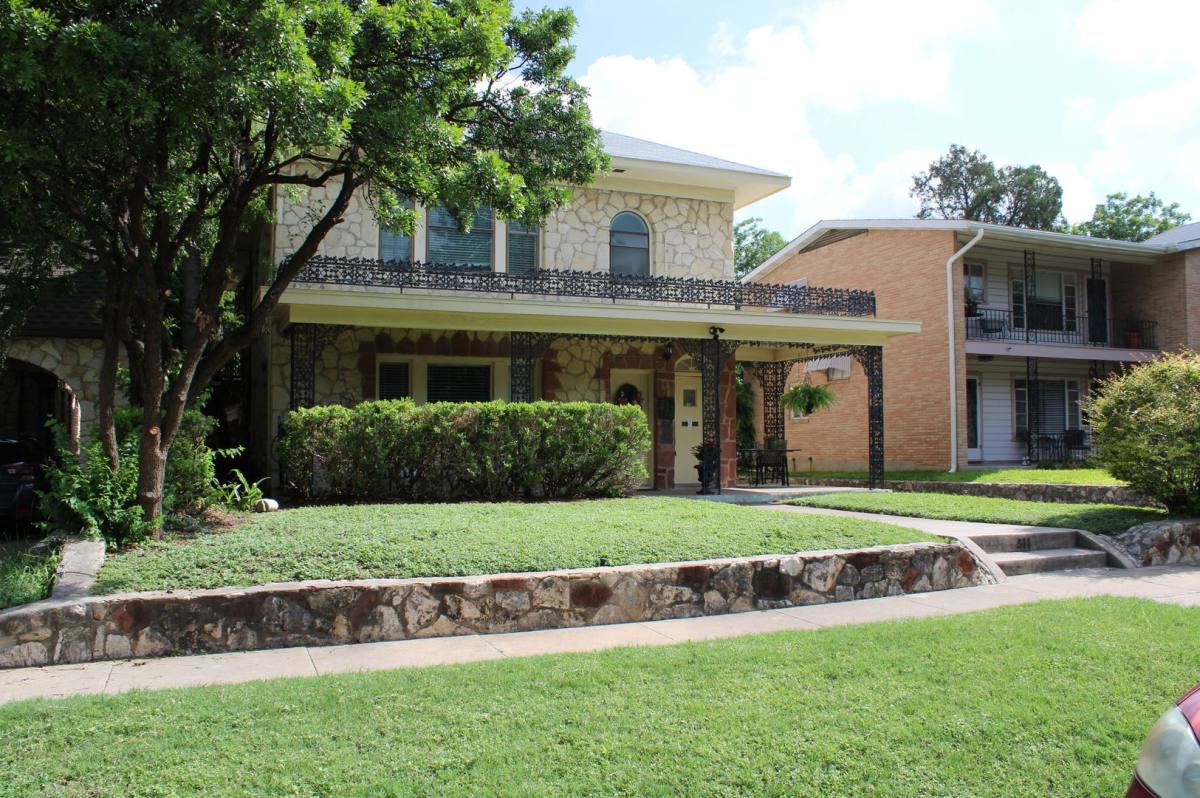 Apartment for rent at 311 E Rosewood Ave #102, San Antonio, TX 78212