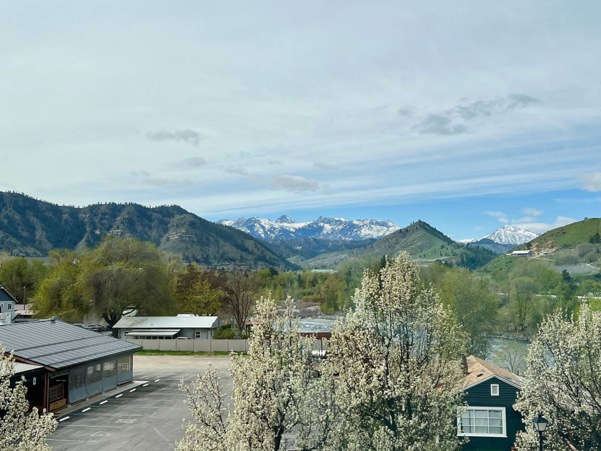 Apartment for rent at 412 Aplets Way, Cashmere, WA 98815