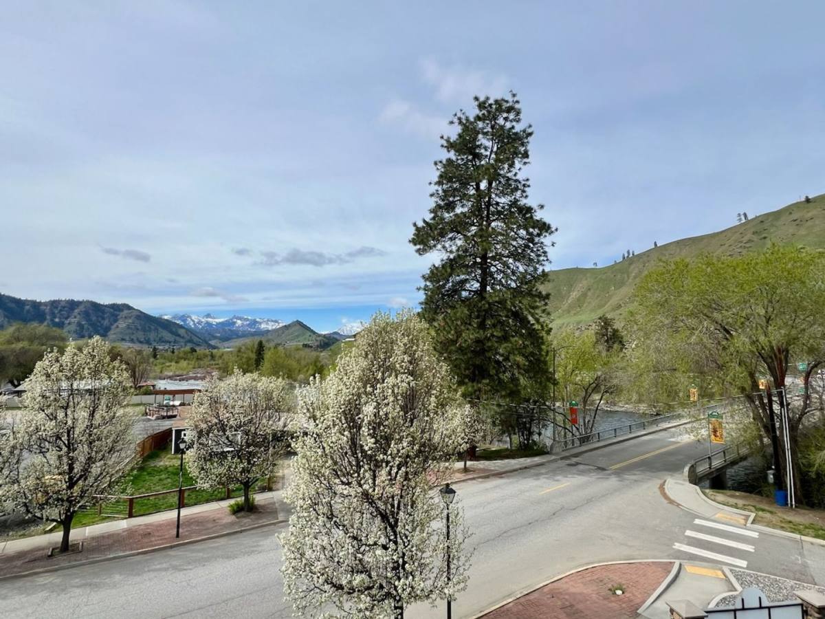 Apartment for rent at 412 Aplets Way, Cashmere, WA 98815