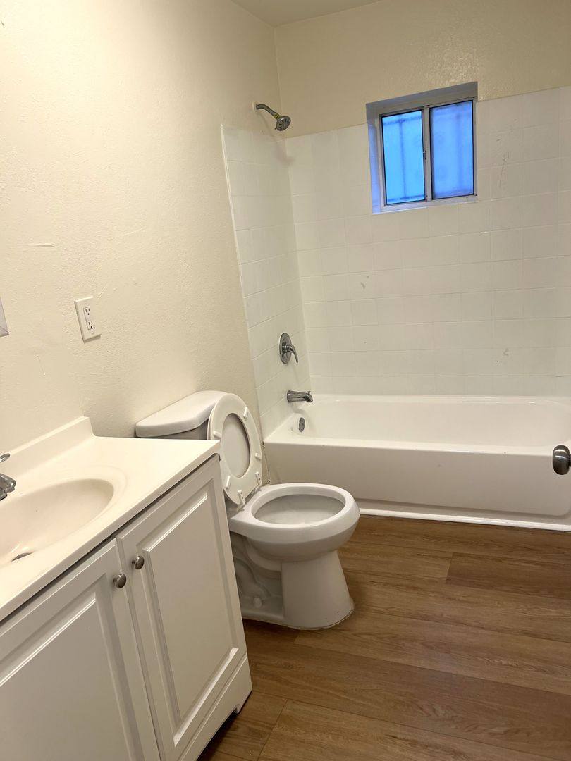 Apartment for rent at 227-229 E 78th St, Los Angeles, CA 90003
