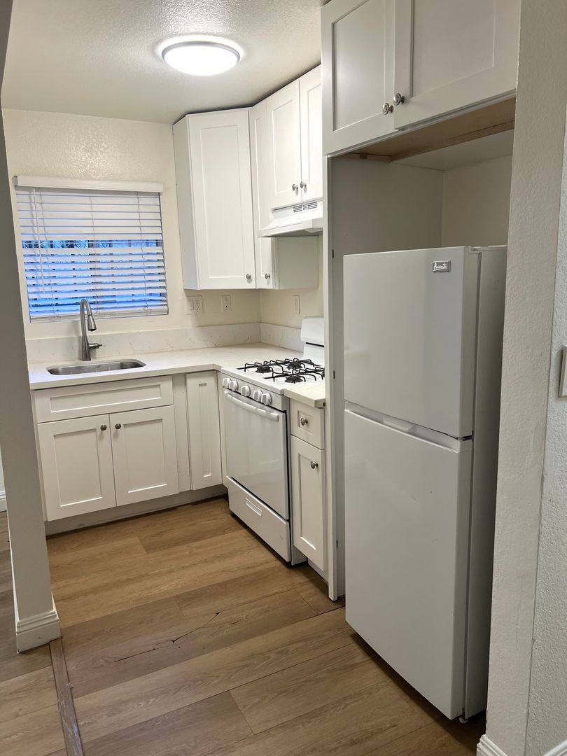Apartment for rent at 227-229 E 78th St, Los Angeles, CA 90003