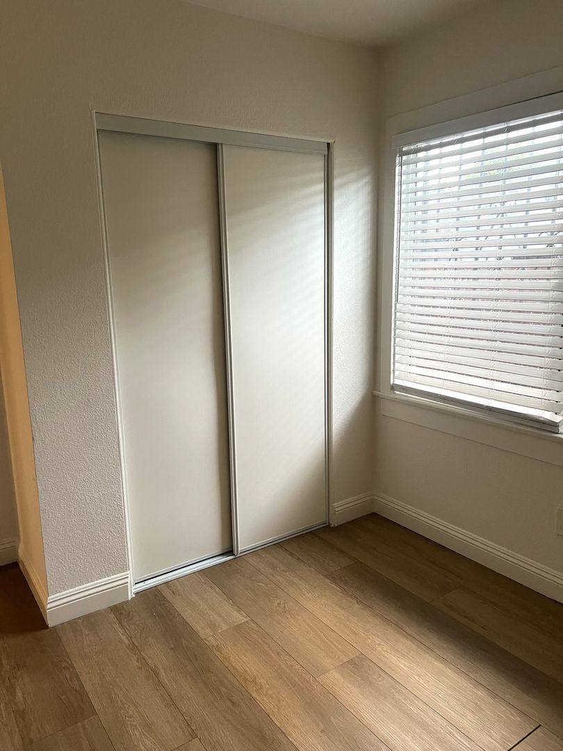 Apartment for rent at 227-229 E 78th St, Los Angeles, CA 90003
