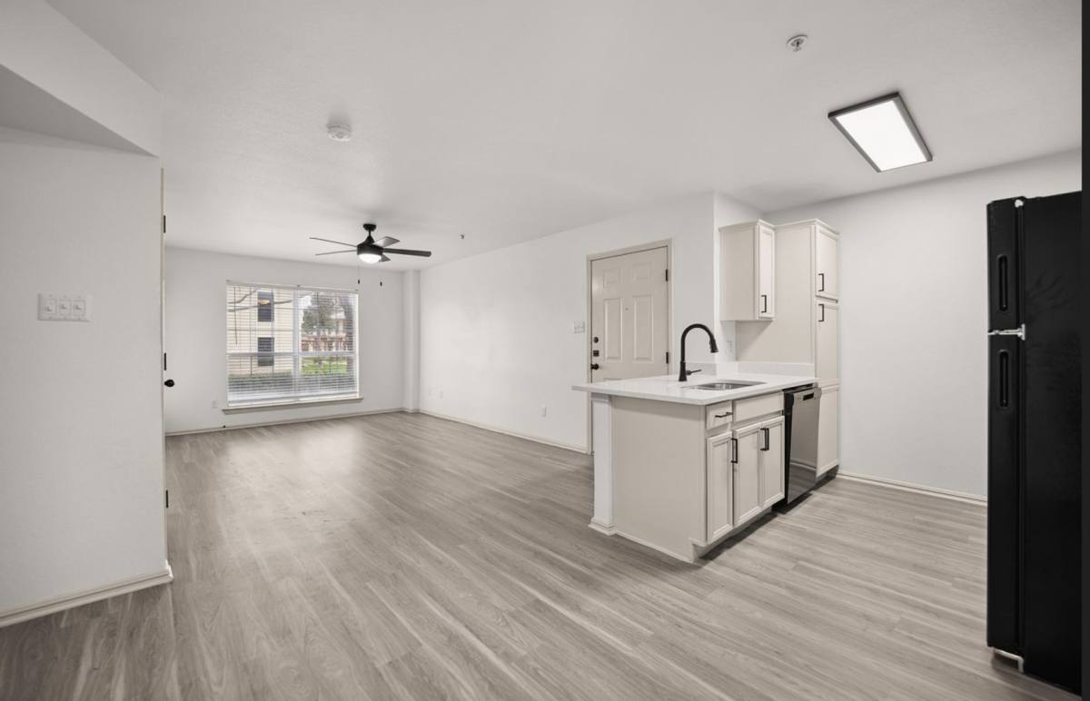 Apartment for rent at 170 Henderson St #1101, Midlothian, TX 76065