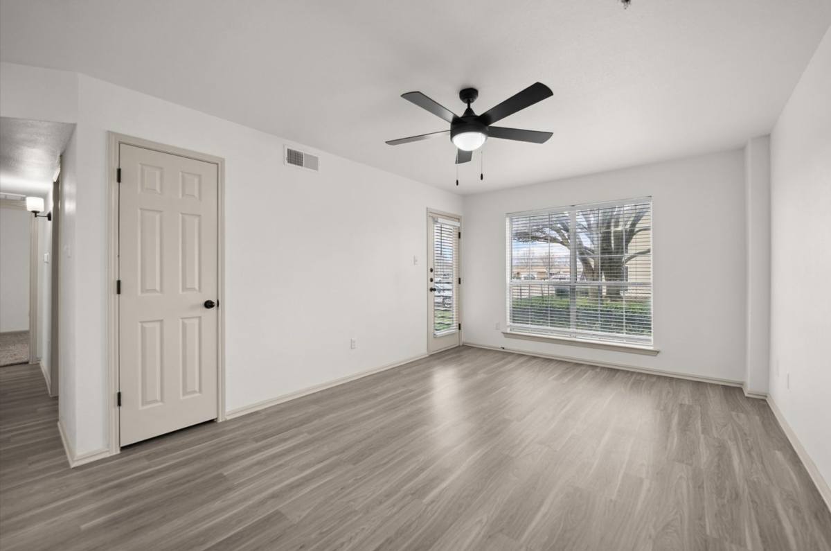 Apartment for rent at 170 Henderson St #1101, Midlothian, TX 76065