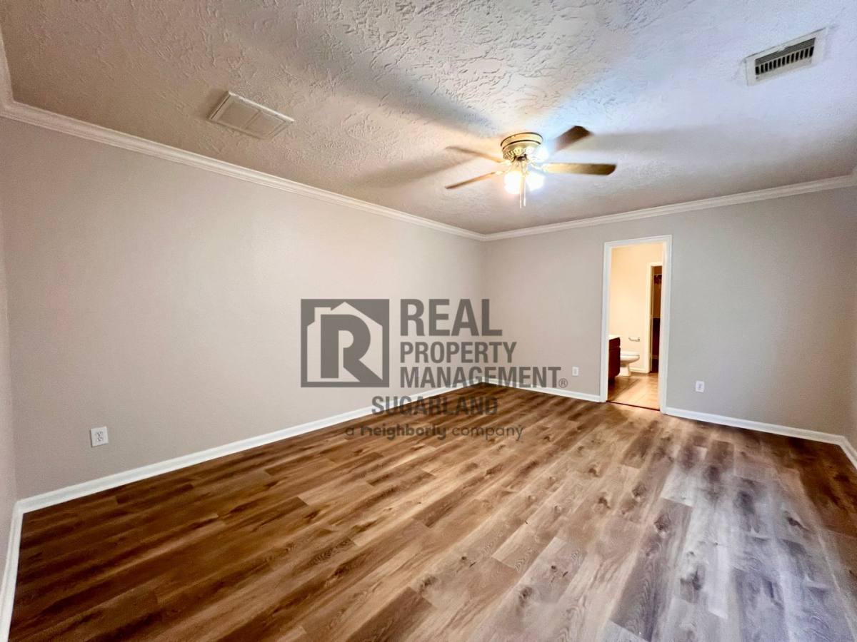 House for rent at 2706 Skyview Downs Dr, Houston, TX 77047