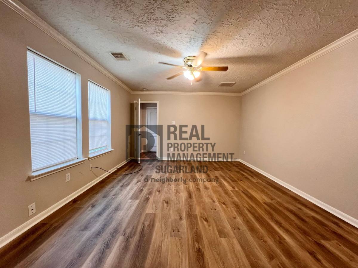 House for rent at 2706 Skyview Downs Dr, Houston, TX 77047