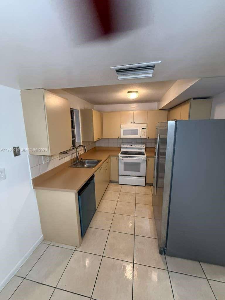 Apartment for rent at 11101 Royal Palm Blvd, Coral Springs, FL 33065
