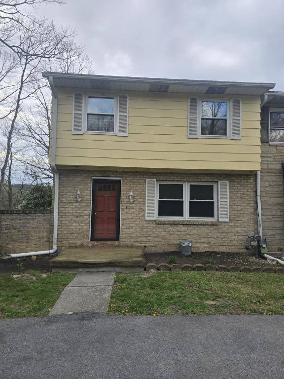 Townhouse for rent at 3346 Lynwood Dr, Altoona, PA 16602