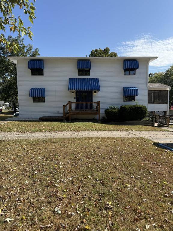 Apartment for rent at 402 W Jackson St #8, Warsaw, MO 65355