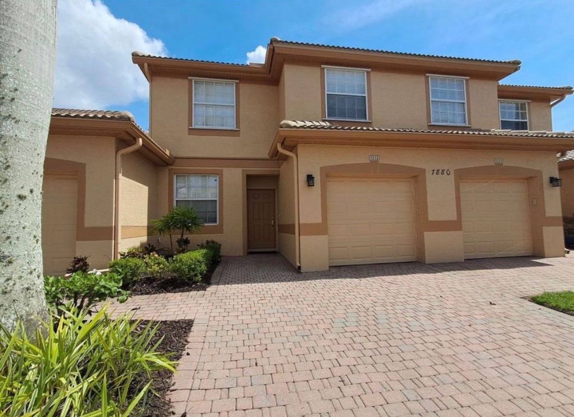 Townhouse for rent at 7880 Lake Sawgrass Loop, Fort Myers, FL 33907