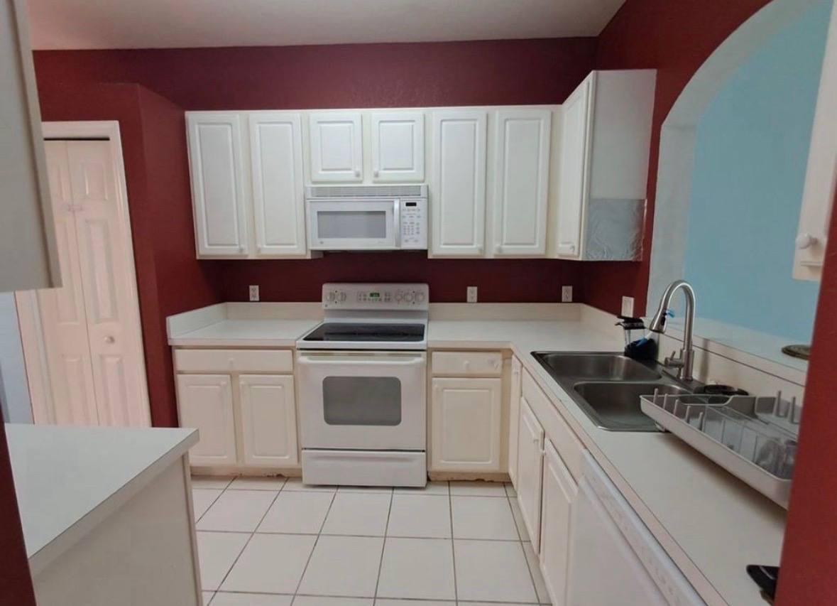 Townhouse for rent at 7880 Lake Sawgrass Loop, Fort Myers, FL 33907