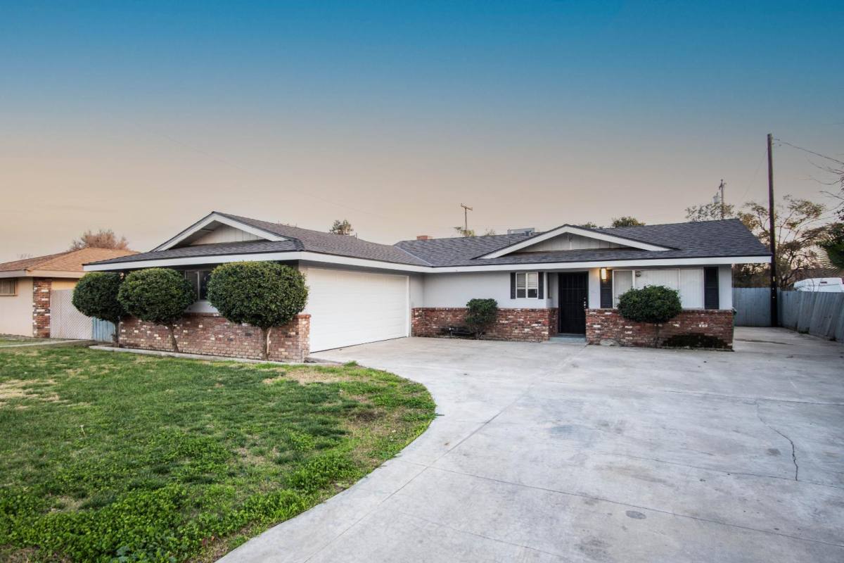 House for rent at 929 W Grand Ave, Porterville, CA 93257