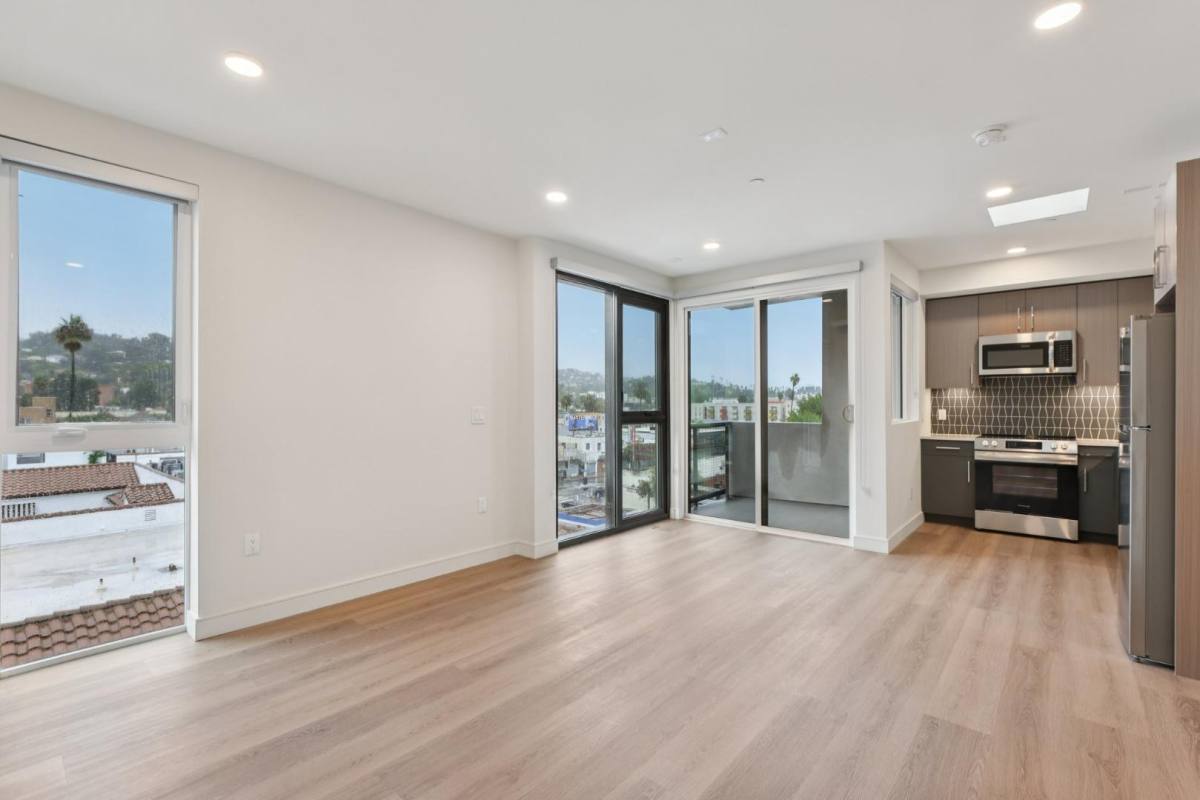 Apartment for rent at 5717 Carlton Way #708, Los Angeles, CA 90028