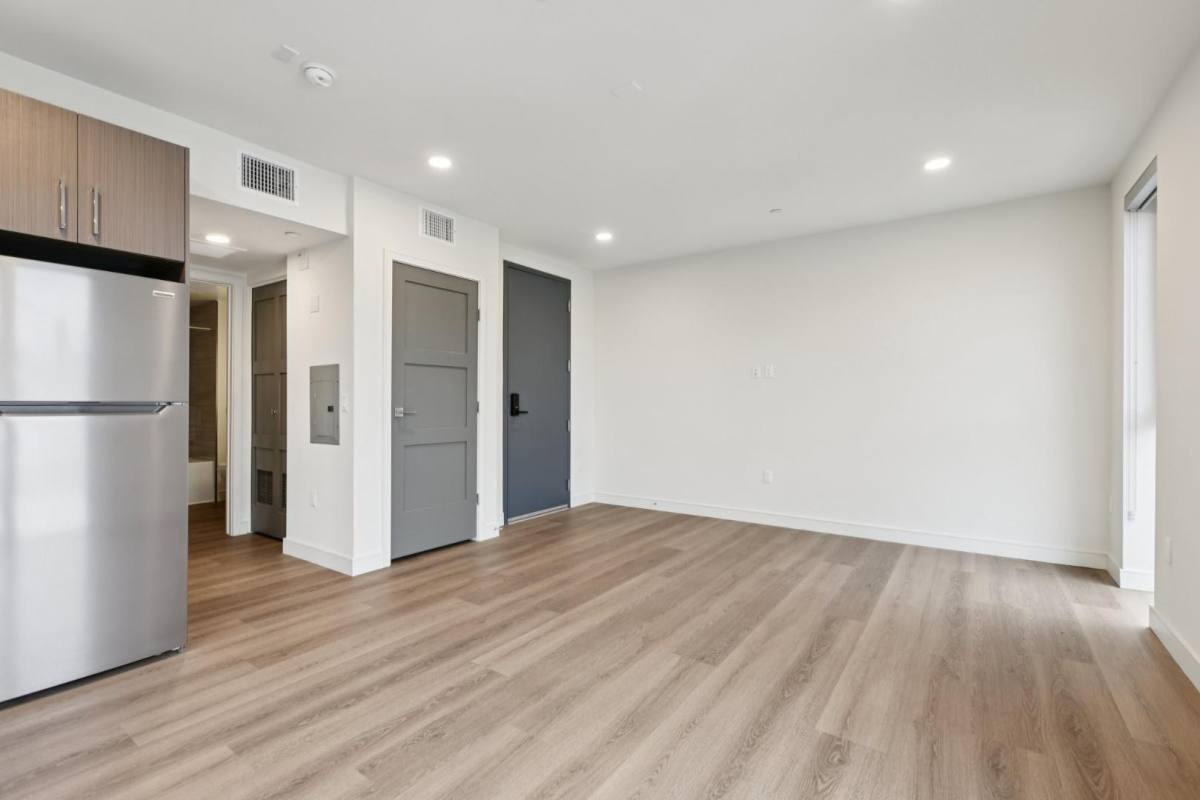 Apartment for rent at 5717 Carlton Way #708, Los Angeles, CA 90028