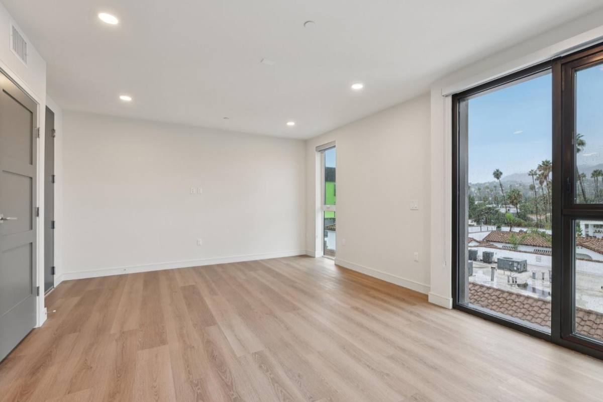 Apartment for rent at 5717 Carlton Way #708, Los Angeles, CA 90028