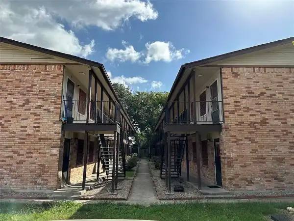 Apartment for rent at 525 Laurel St #18, La Marque, TX 77568