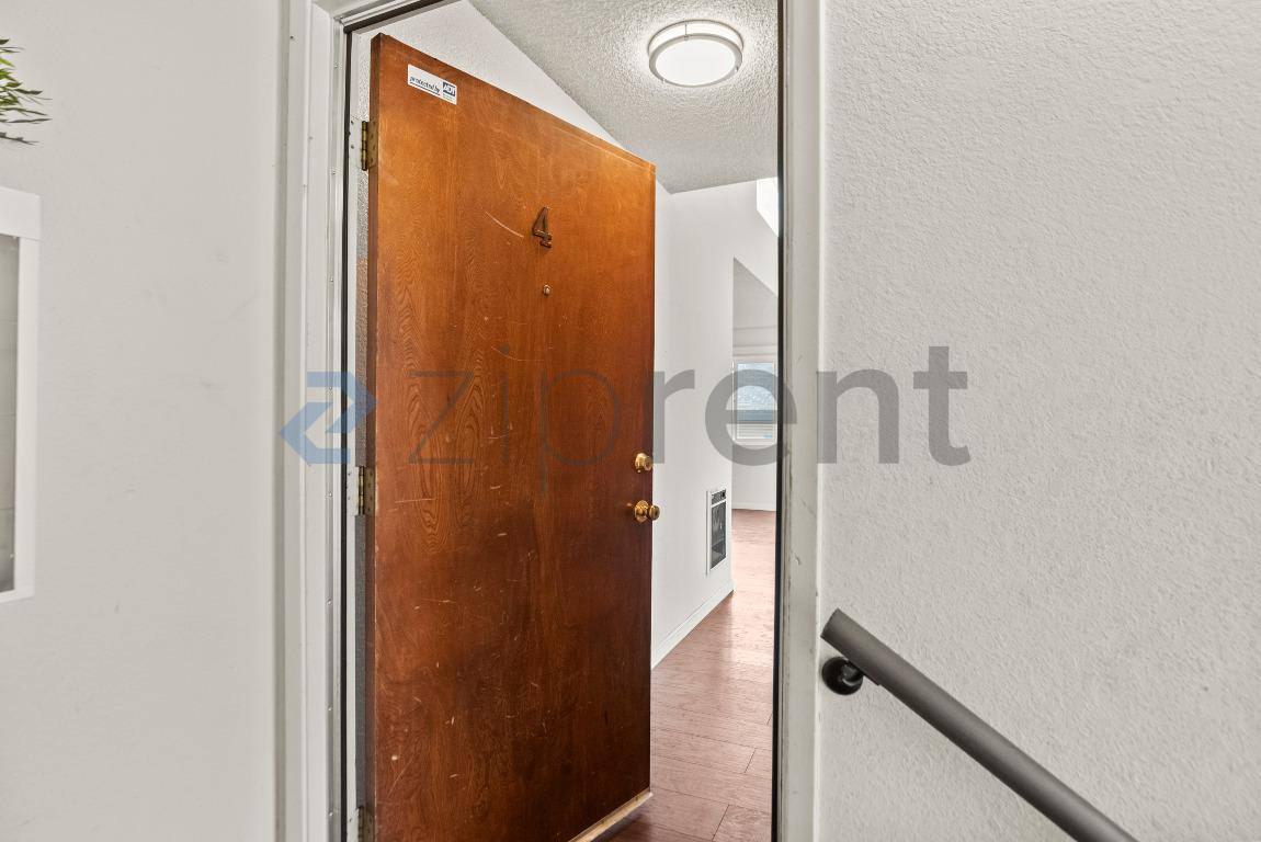 Apartment for rent at 2837 55th Ave #4, Oakland, CA 94605